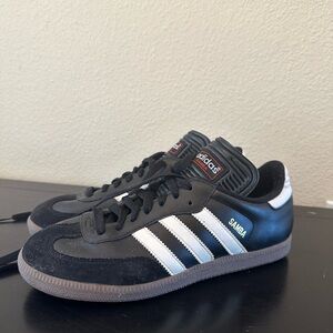 adidas Men's Samba Classic Indoor Soccer Shoes